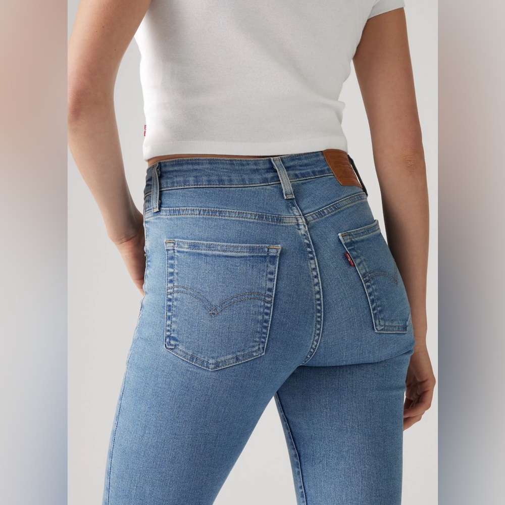 NEW Levi’s Medium Wash Mile High Super Skinny Raw Ankle Hem Jeans - Size 31
